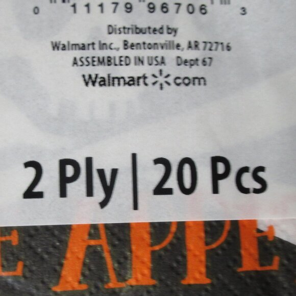 Skull and Crossbones Grilling Apron and Napkin Set - Picture 5 of 6